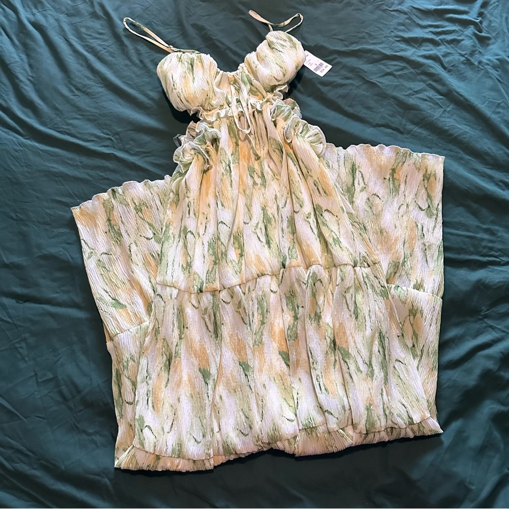 NWT Elegant Green and Cream Maxi Dress